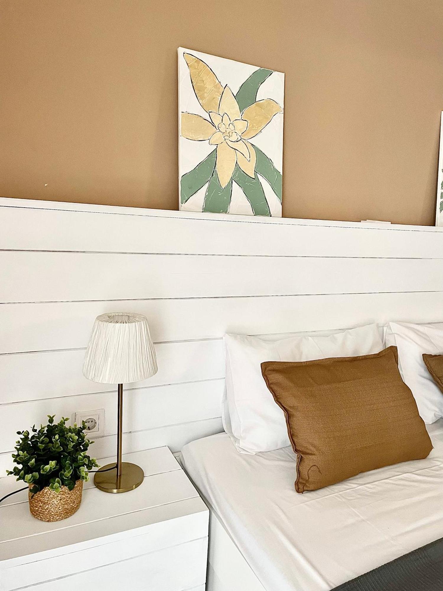 Comfy And Spacious Two Bedroom Apartment With Balcony Athens Ngoại thất bức ảnh